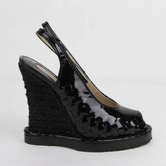 Worn Once: Bottega Veneta Black Patent & Straw Wedge Sandals - Picture 4 of 6